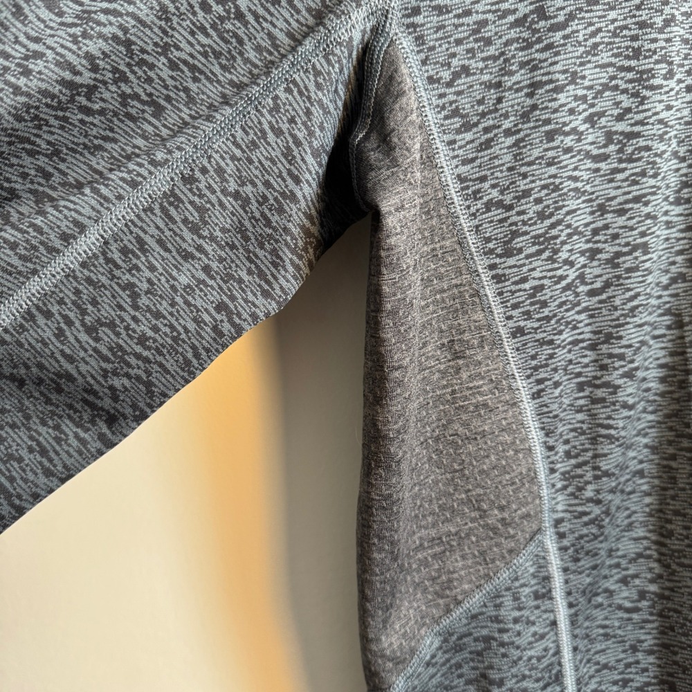 Old Navy Active Mens Long Sleeve GO DRY Athletic Shirt Size L Gray Heathered - Picture 4 of 14